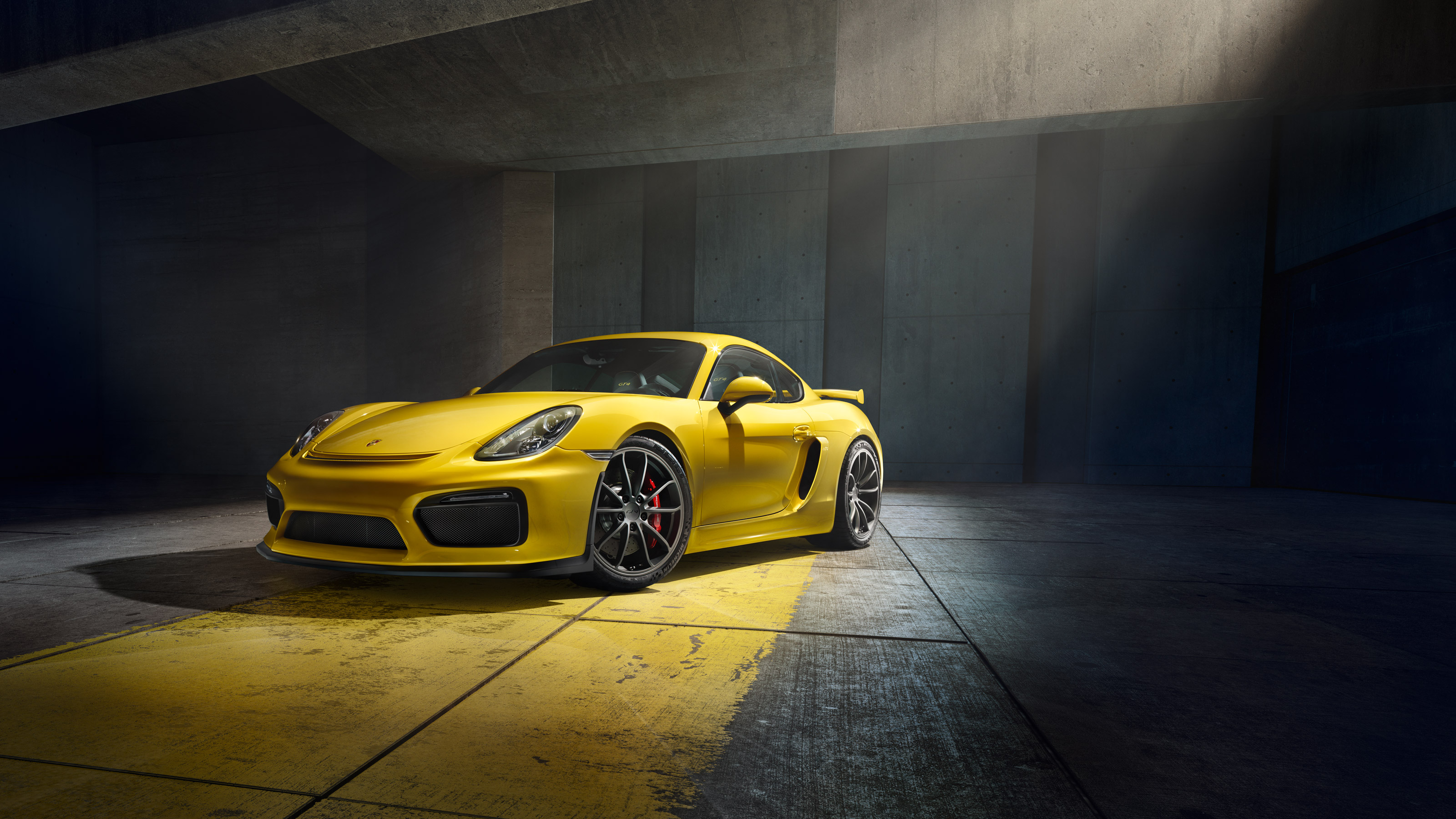 Porsche Cayman GT4 - profil avant