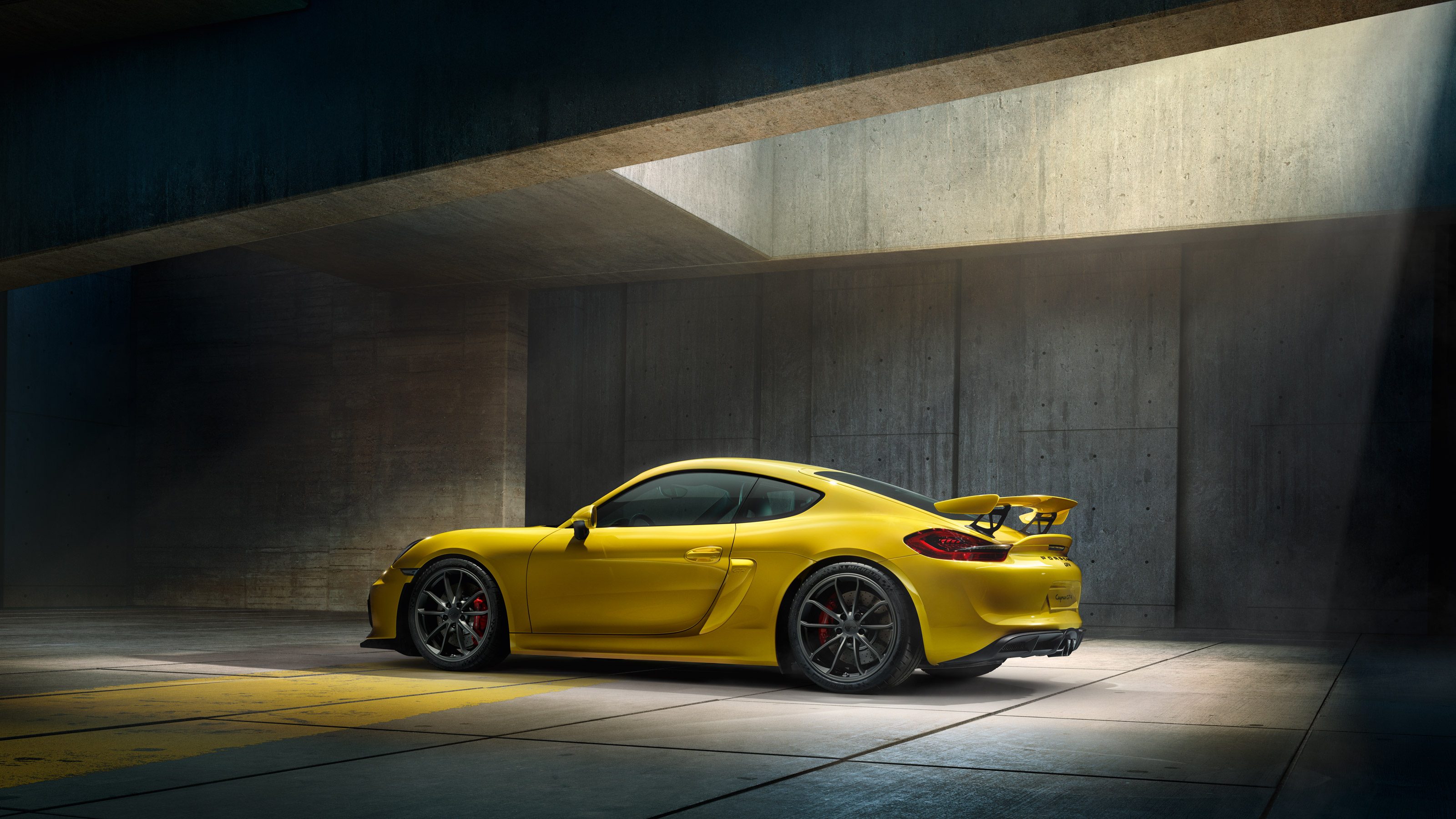 Porsche Cayman GT4 - profil