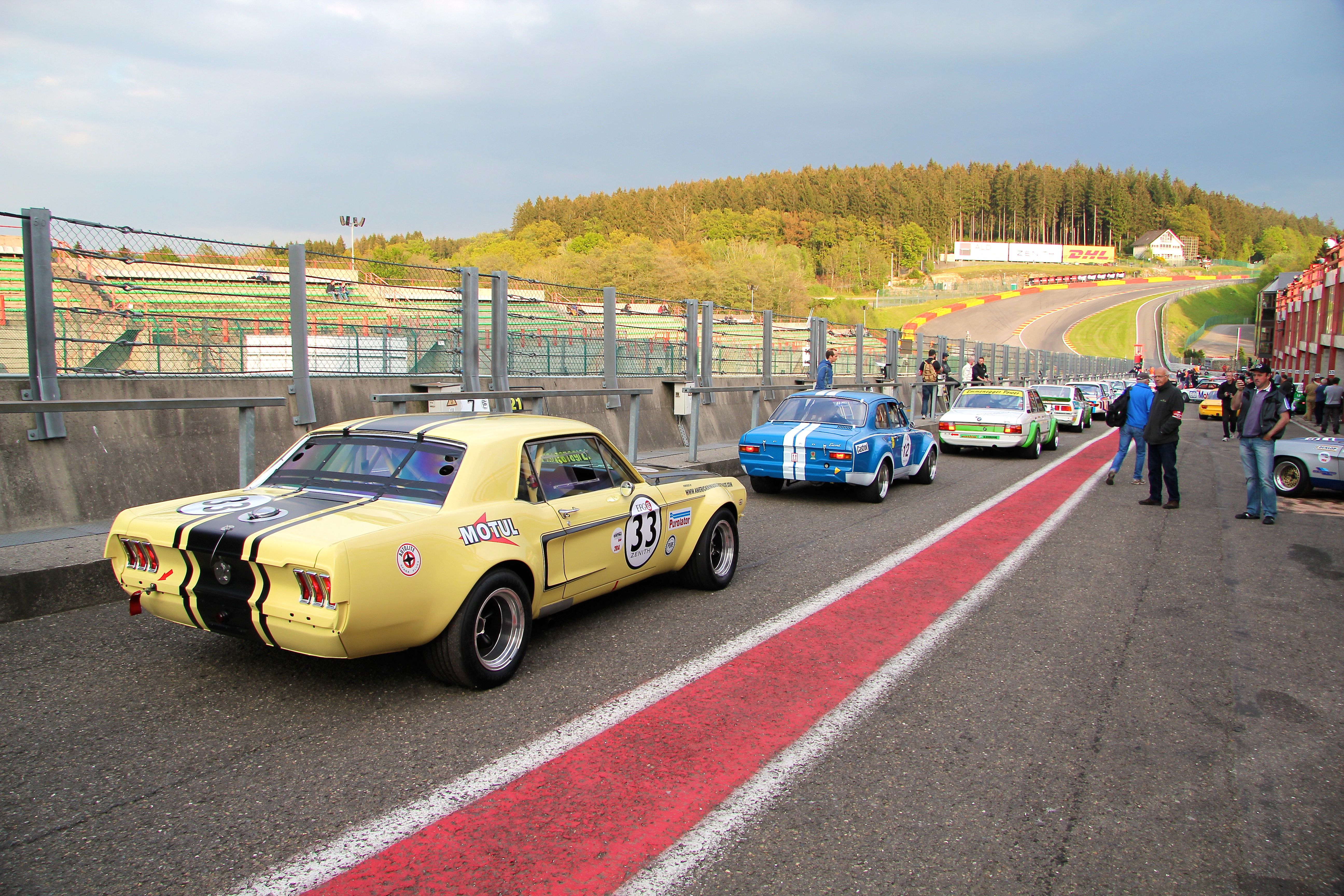 Vue de la voie des stands sur Le Raidillon de l'Eau Rouge - Spa-Classic 2015 - Photographie Ludo