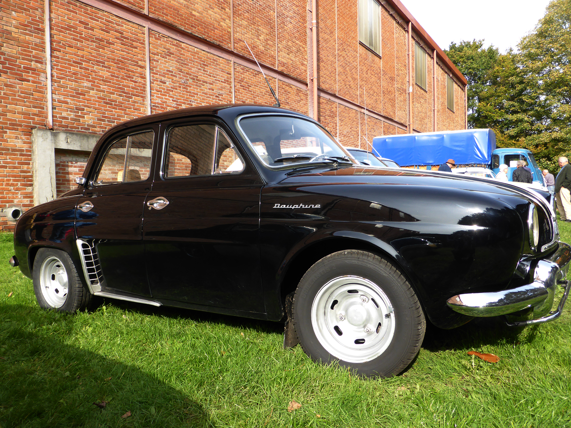 Renault Dauphine - Lorient 2015 - photo ELJ - DESIGNMOTEUR