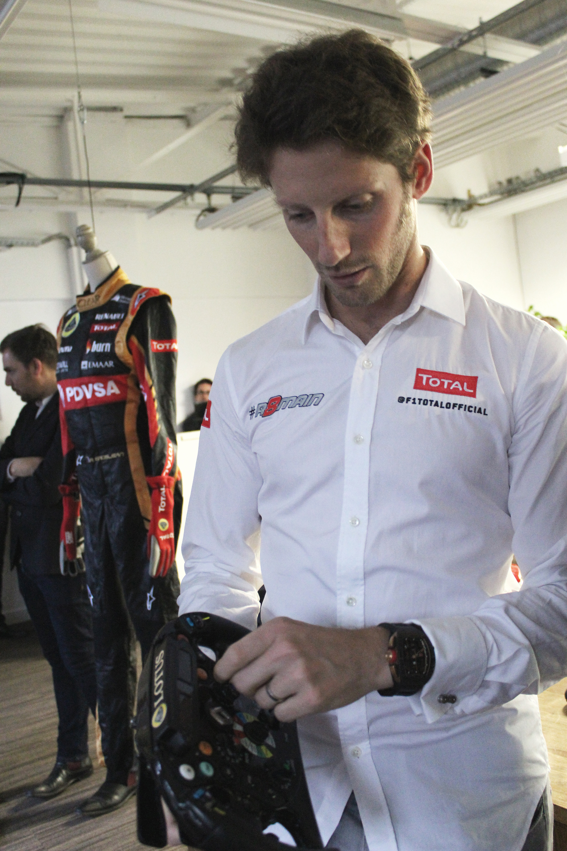 Romain Grosjean explique le volant de F1- ThePretender NUMA - Paris 2015 - Photo Arnaud