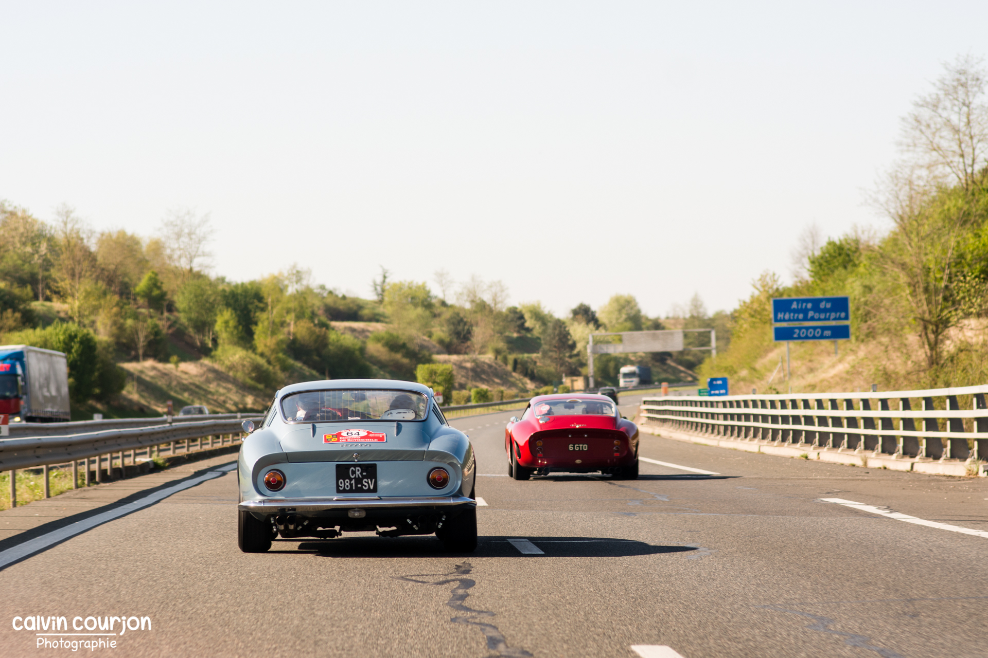 Ferrari 275 GTB (bleue) et Ferrari 250 GTO (rouge) - Tour Auto 2015 - Calvin Courjon Photographie