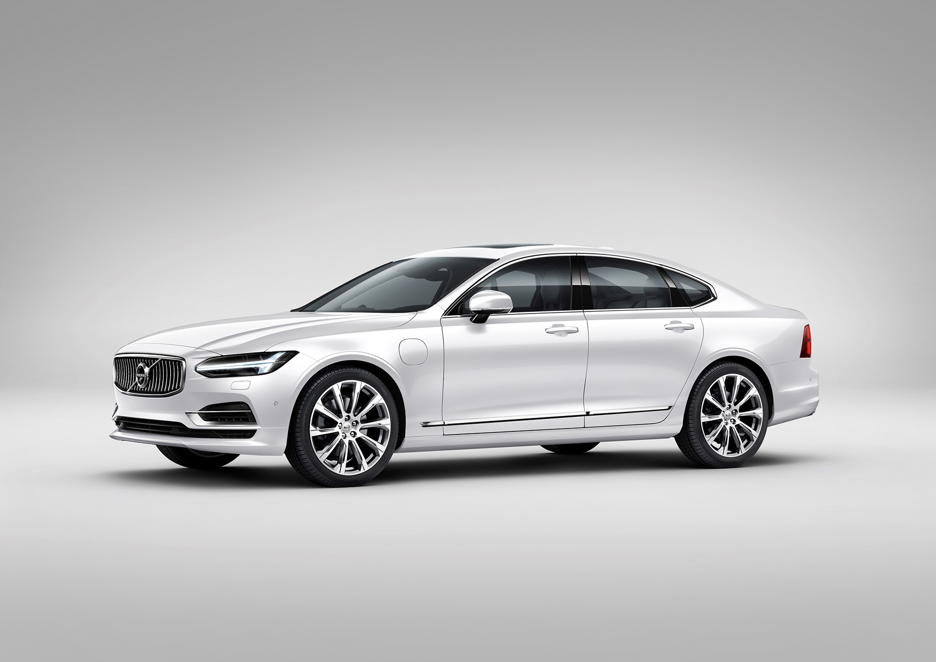 Volvo S90 - 2016 - front side-face / profil avant