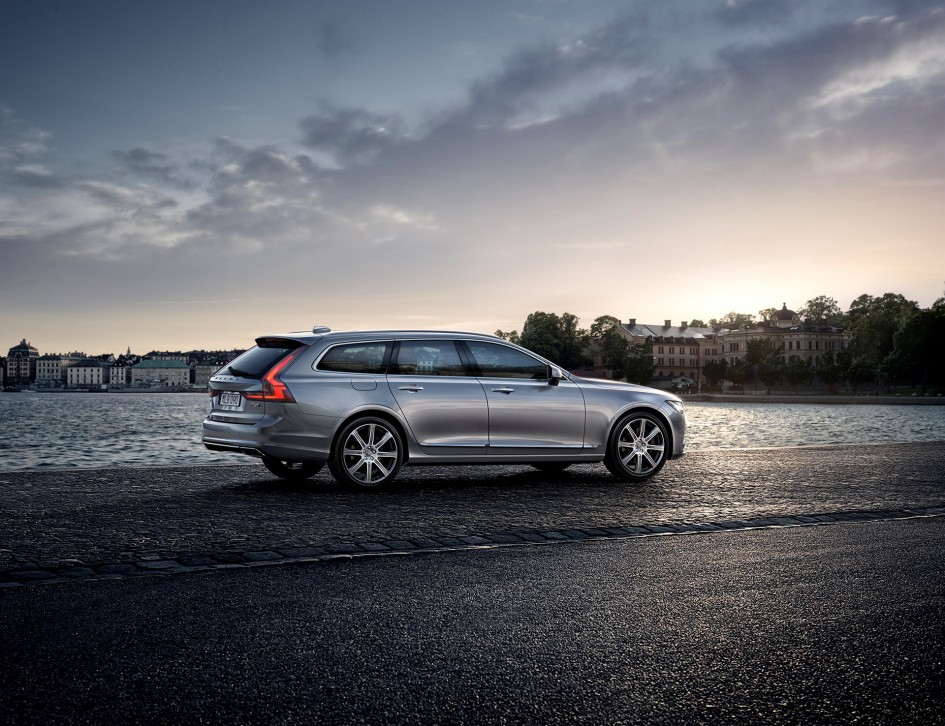 Volvo Cars V90 - 2016 - rear / arrière - photo