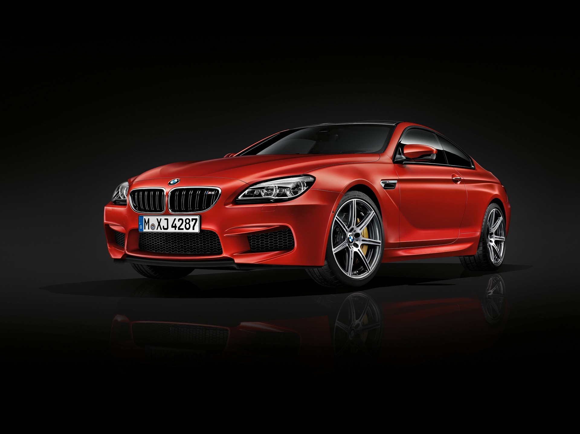 BMW M6 coupé 2015 - front side-face / profil avant