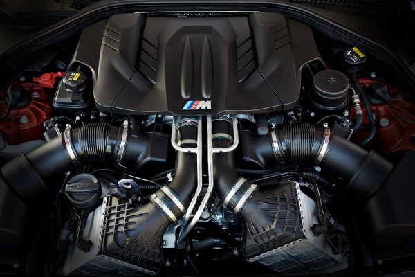 BMW M6 - 4.4-liter V8 engine / moteur V8 turbo 4,4 litres