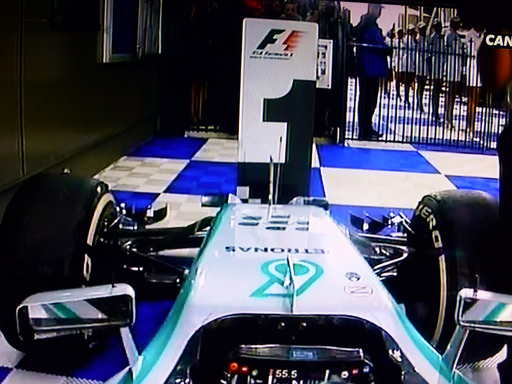 emplacement de la victoire - Mercedes - F1 OnBoard