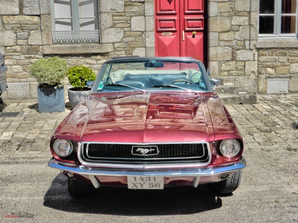 Ford Mustang cabriolet - US Cars and Bikes - 2015 - photo DESIGNMOTEUR