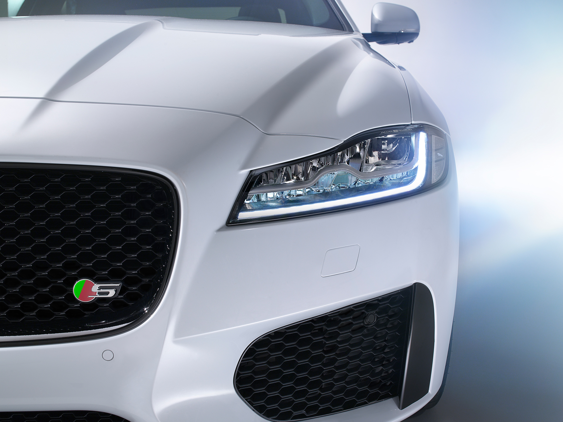 Jaguar XF - 2015 - optique full LED avant