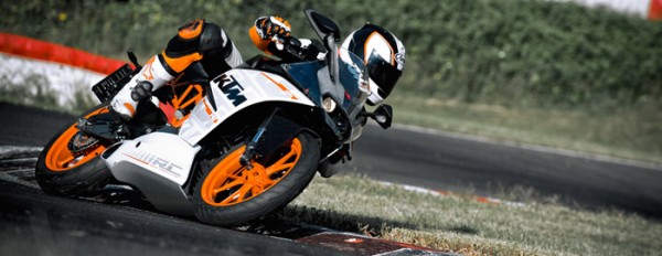 KTM 390 RC 2014 sur piste