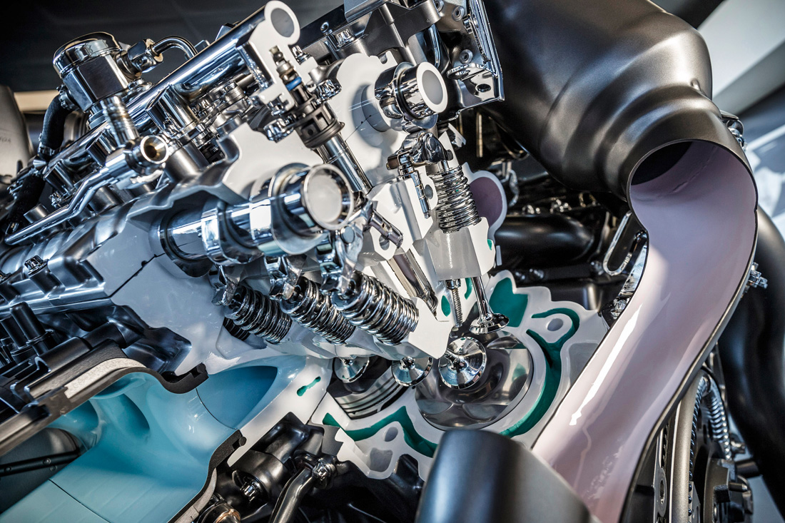 Moteur V8 4.0 litres biturbo - in engine- Mercedes-Benz AMG