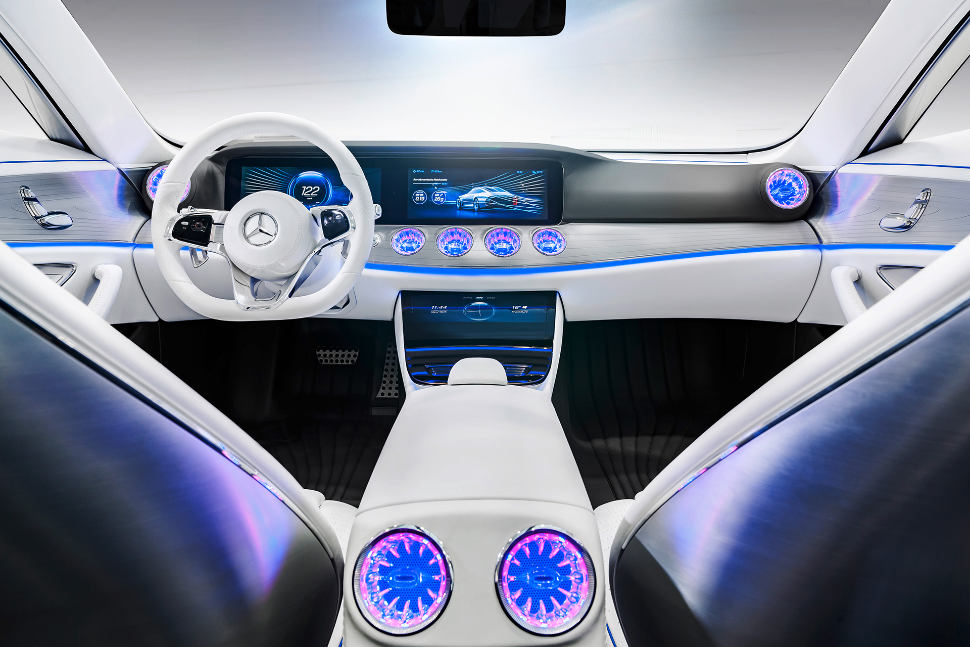 Mercedes-Benz Concept IAA - driving wheel / volant