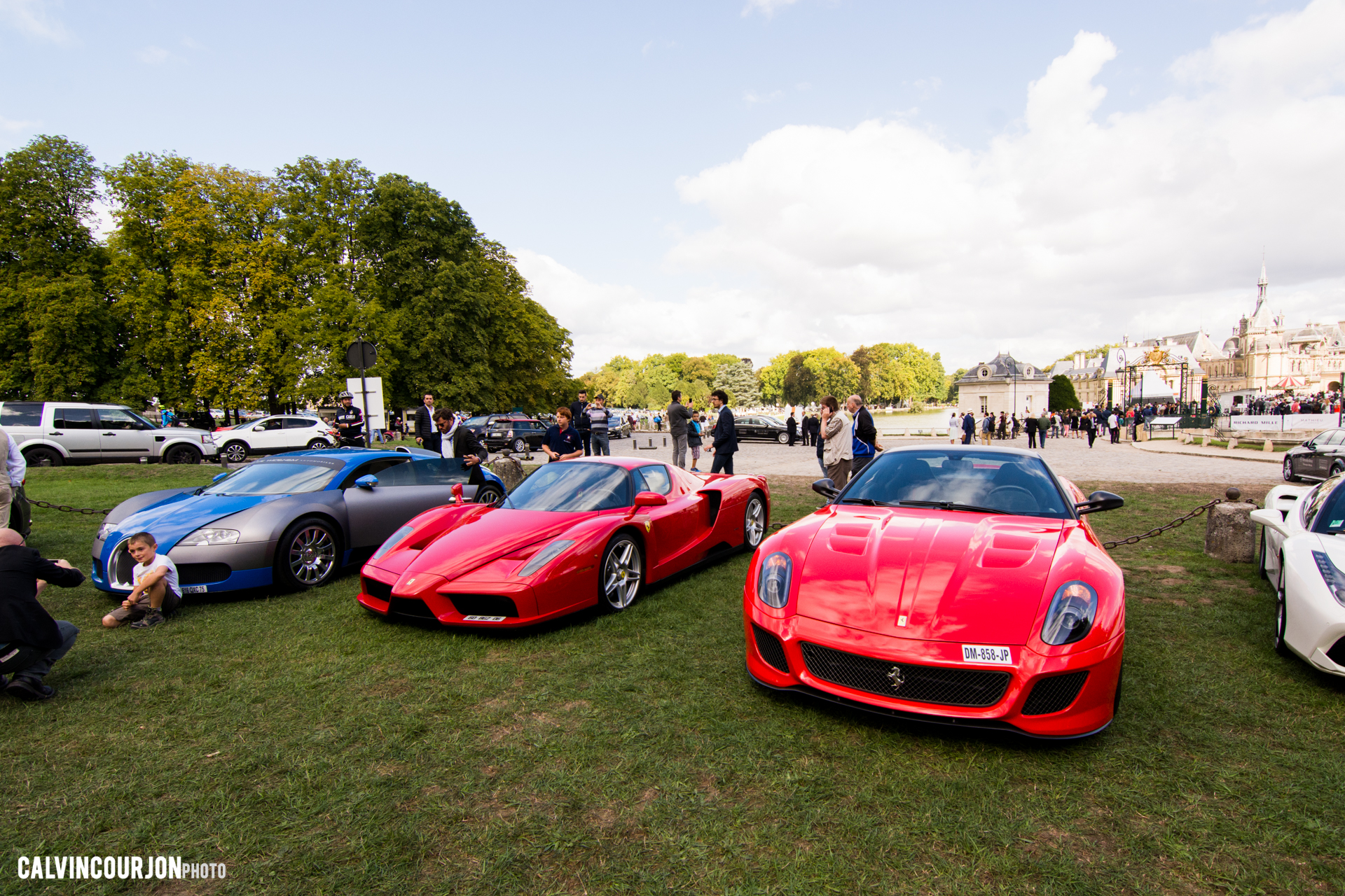 parking Bugatti, Ferrari - Chantilly 2015 – photo Calvin Courjon