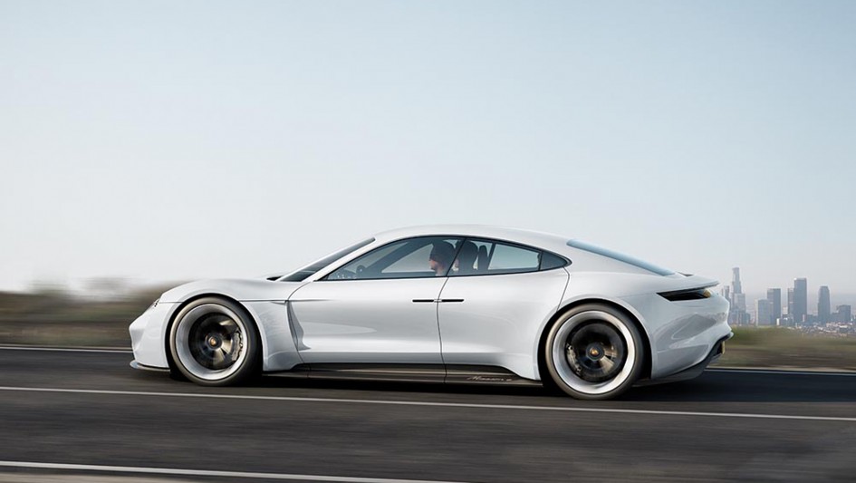 Porsche Mission E : 600 ch. 0 à 100 km/h en 3,5 s. Electrique.