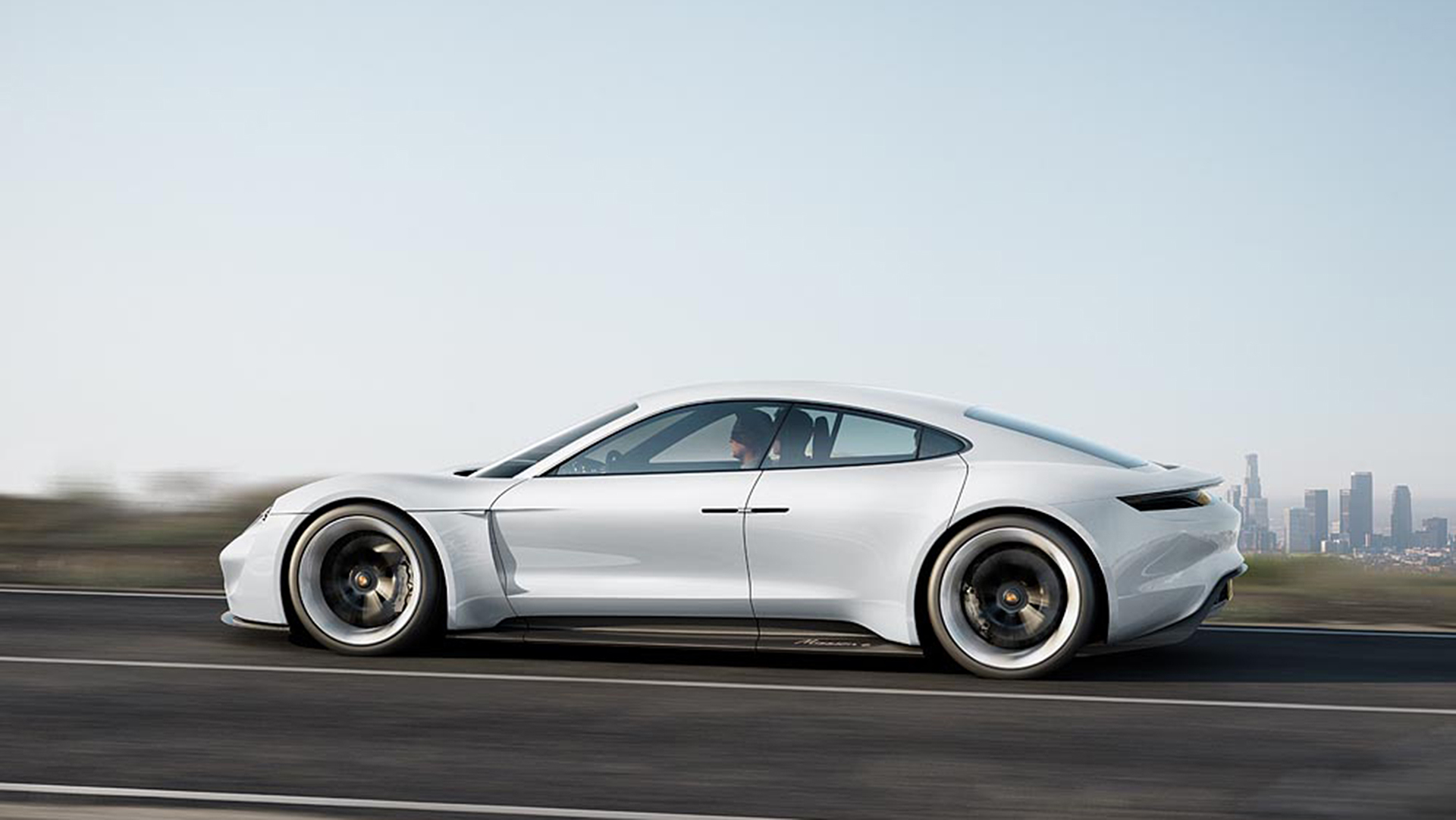 Porsche Mission E concept - side-face / profil