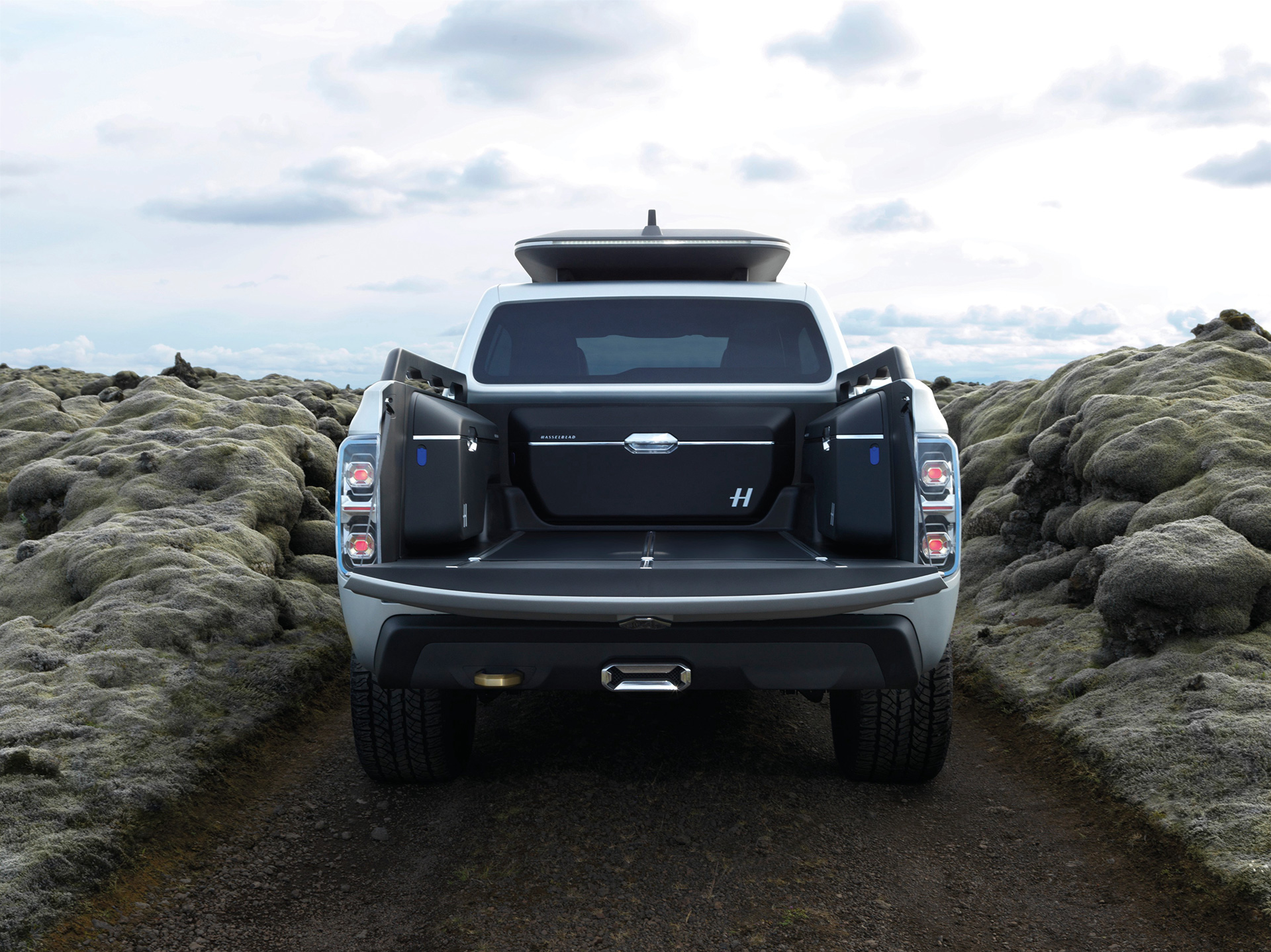 Renault Alaskan - rear / transport arrière