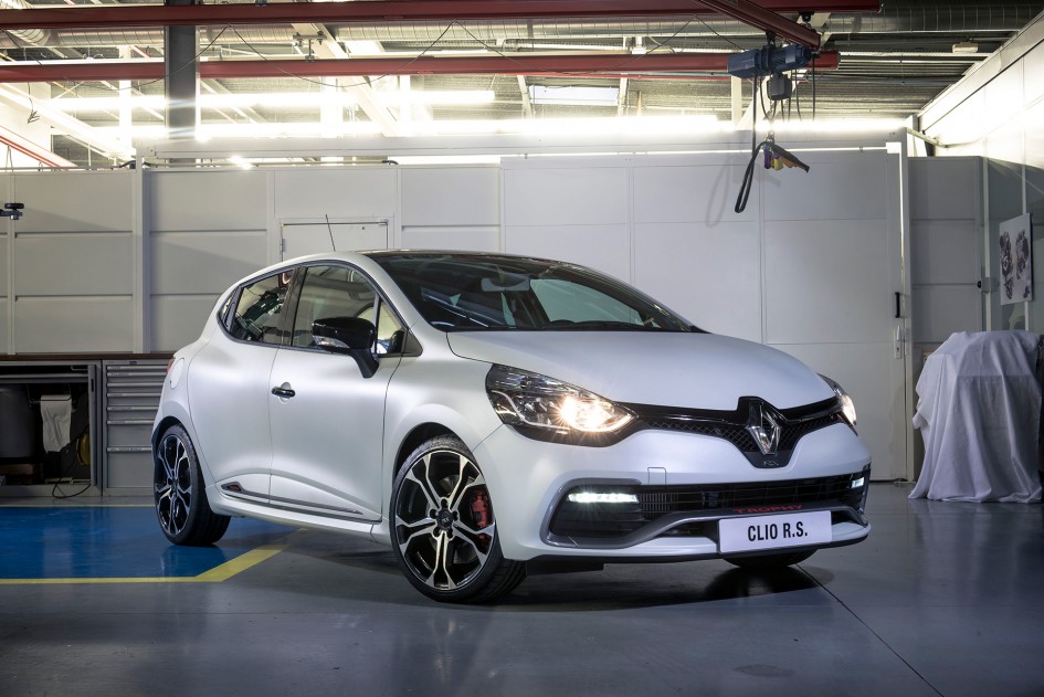 Renault Clio 4 R.S. 220 Trophy - 2015 - profil avant / front side-face