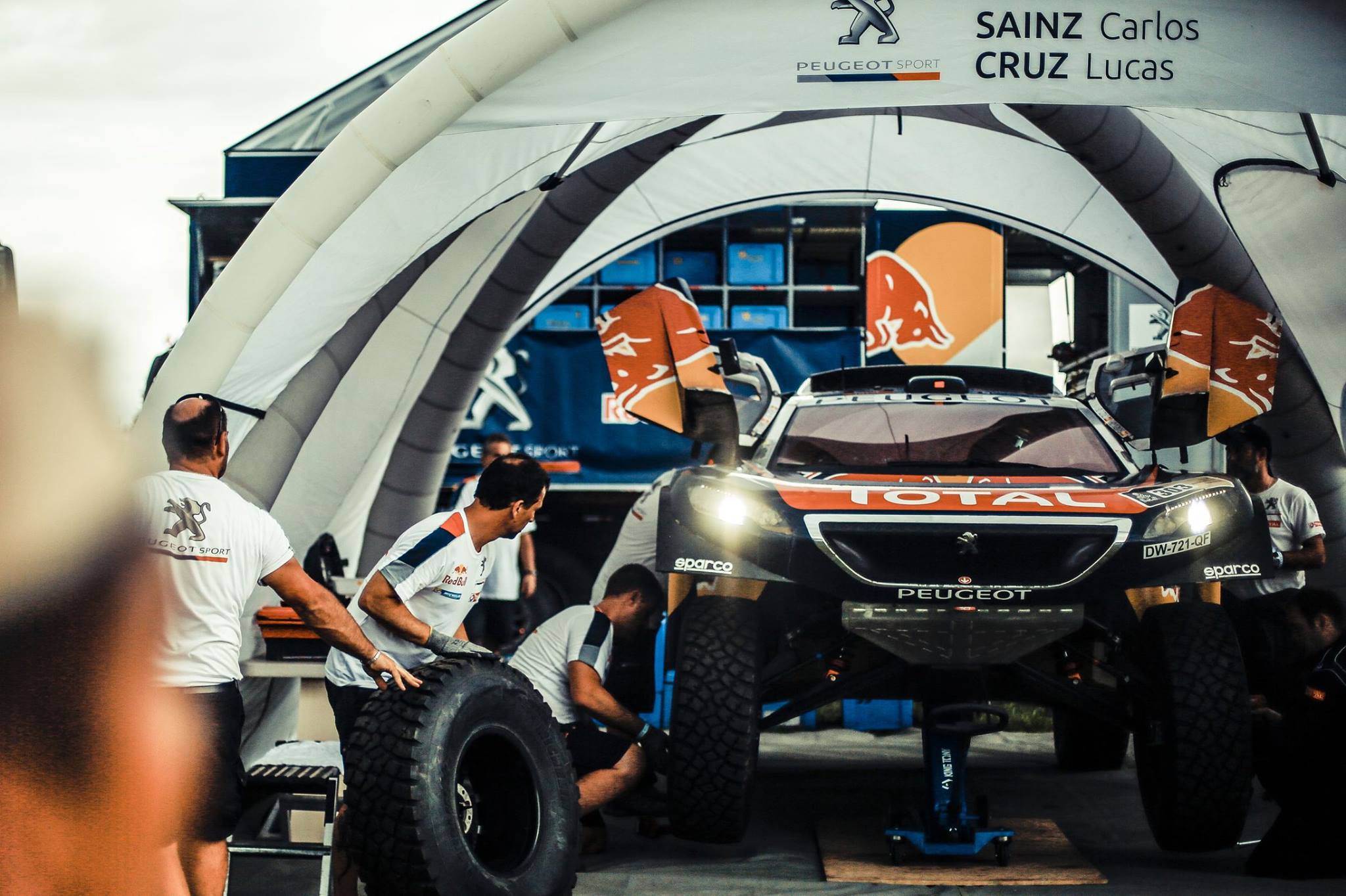 team and start - Dakar 2016 - photo by A Lavadinho - A Vialatte