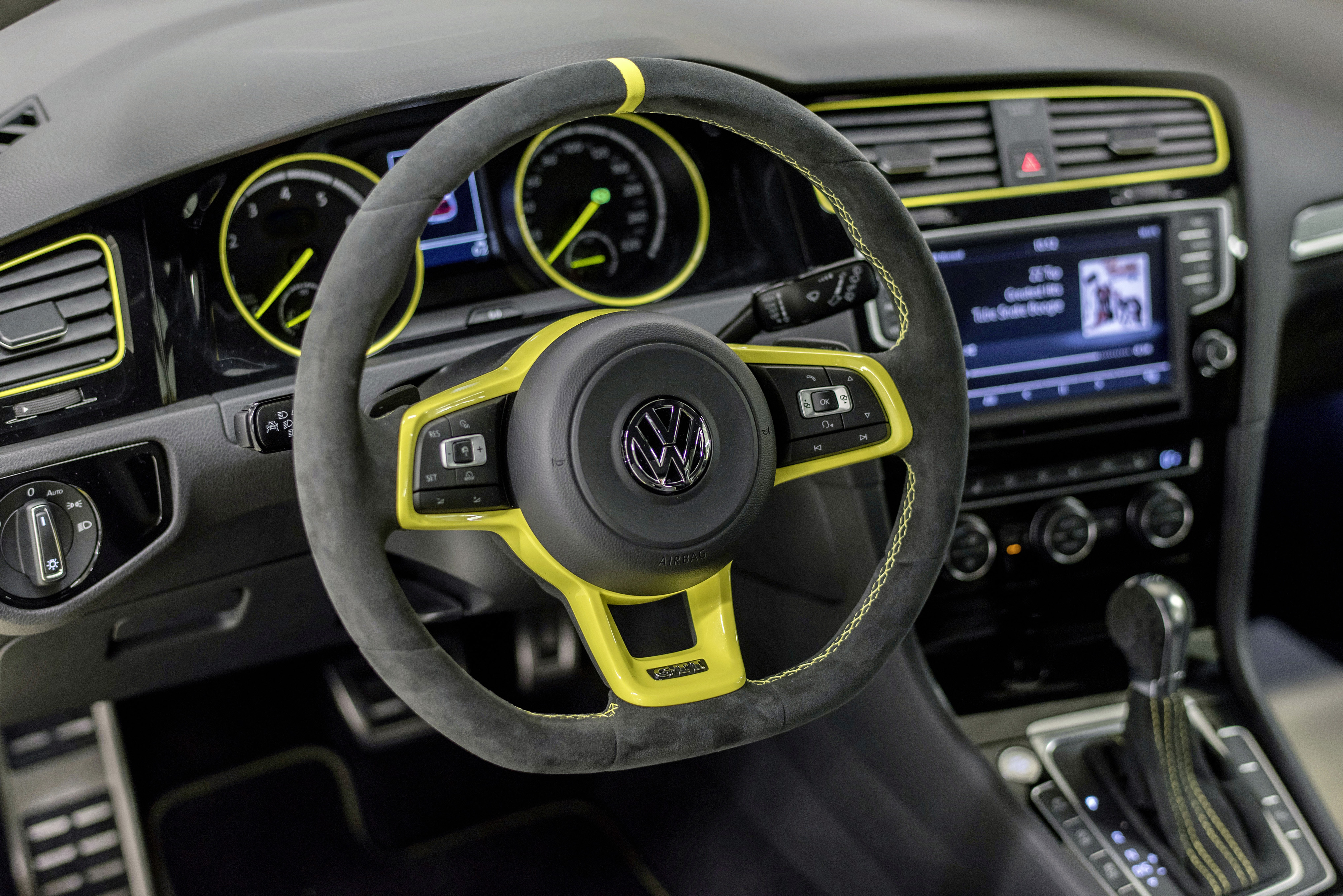 Volkswagen Golf GTI - Dark Shine - interior / intérieur